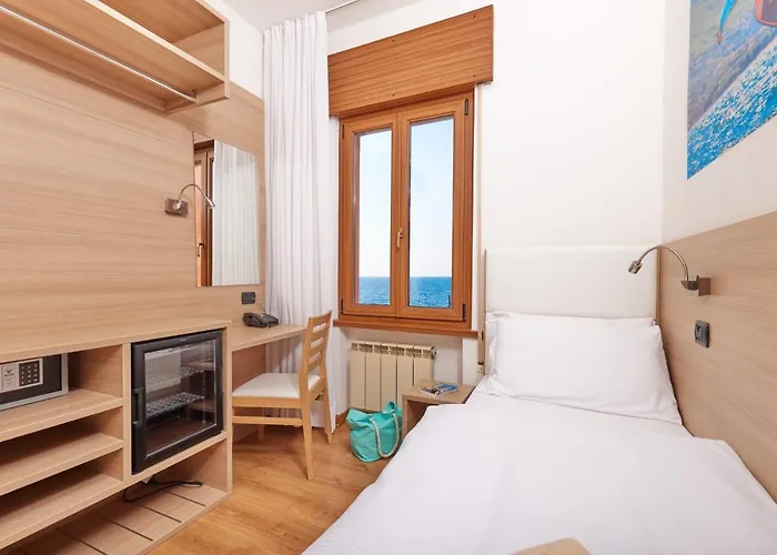 Ξενοδοχείο Rosa 3*